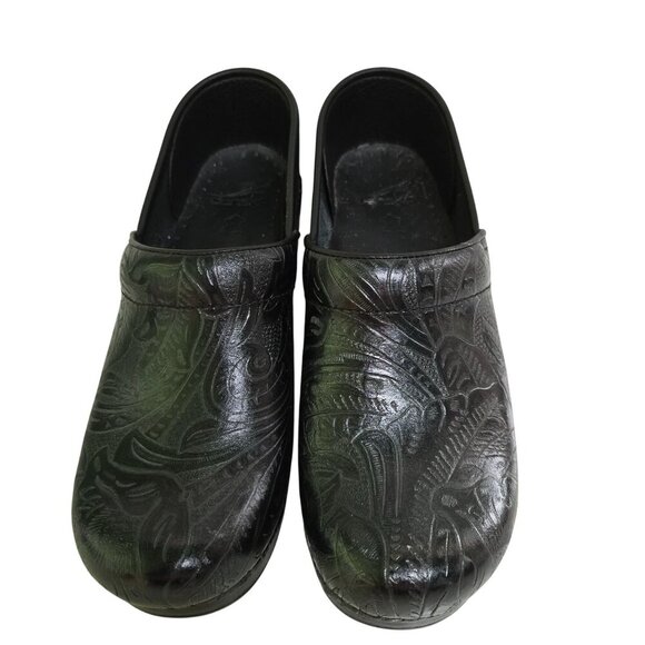 Dansko NWOT Black Leaf Pattern Tooled Leather Professional Clogs Size 39 - Picture 3 of 9
